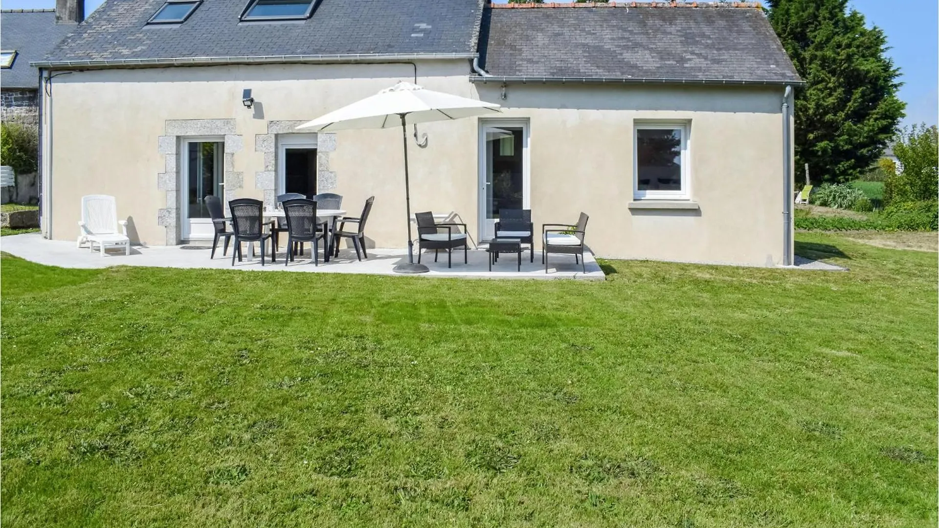 Nice Home In Canihuel With Kitchen